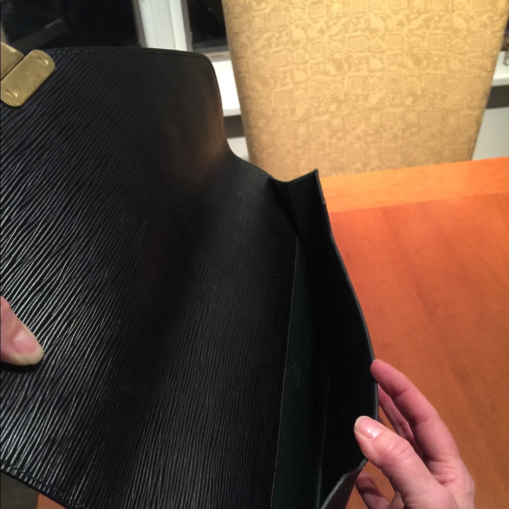 Luis Vuitton attaché - Picture 3 of 10